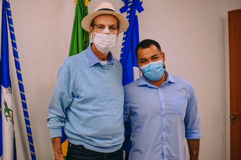 Prefeito José Bonifácio com o novo Secretário de Governo de Cabo Frio, o vereador Davi Souza. Foto: Mariana Ricci