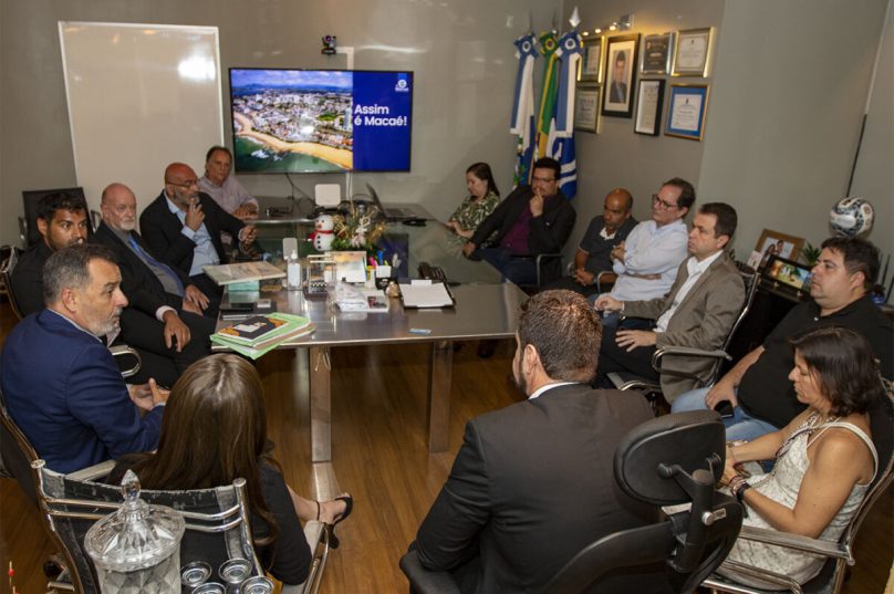 Visita do Cônsul da Grã-Bretanha ao gabinete do prefeito. Macaé/RJ.