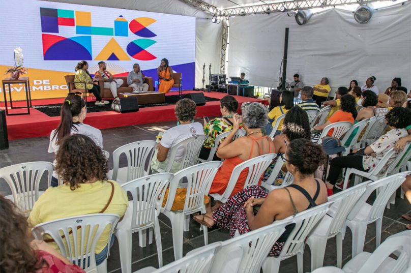 Ultimo dia de Flicmac. Um panorama geral do evento com destaque para o encontro dos escritores, entre eles Julio Emílio Braz. Parque de exposições, Macaé/RJ.