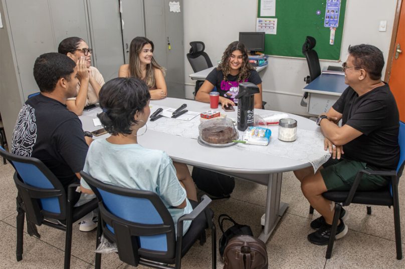 O Pré-Vestibular Social de Macaé comemora a aprovação de 39 alunos no Enem. Programa gratuito oferece aulas para jovens e adultos, preparando-os para o ensino superior / foto Moises Bruno