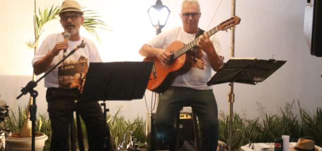 O cantor Francisco Carlos encantou o público ao interpretar clássicos da Bossa Nova de Tom Jobim, Vinicius de Moraes e João Gilberto. (Foto: Divulgação)