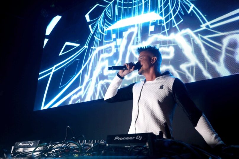 DJs integram atrações em festas de 15 anos de alto padrão DJs integram atrações em festas de 15 anos de alto padrão