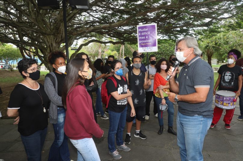 O ato contou com a participação da direção do Sepe Lagos nas comunidades escolares do C. M. Paulo Freire e do INEFI, além de várias outras entidades, movimentos e organizações que integram a frente Defenda a Educação em Búzios. Foto: PMAB