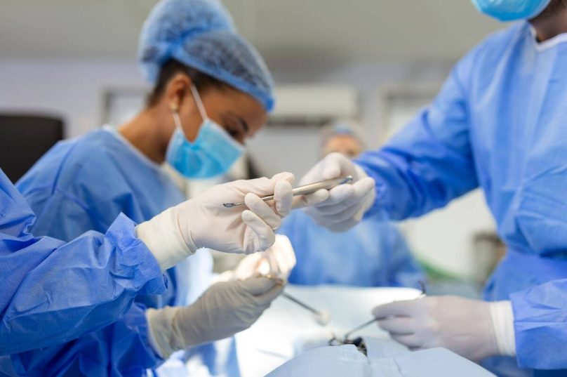 Brasil importa maioria dos insumos cirúrgicos dos EUA