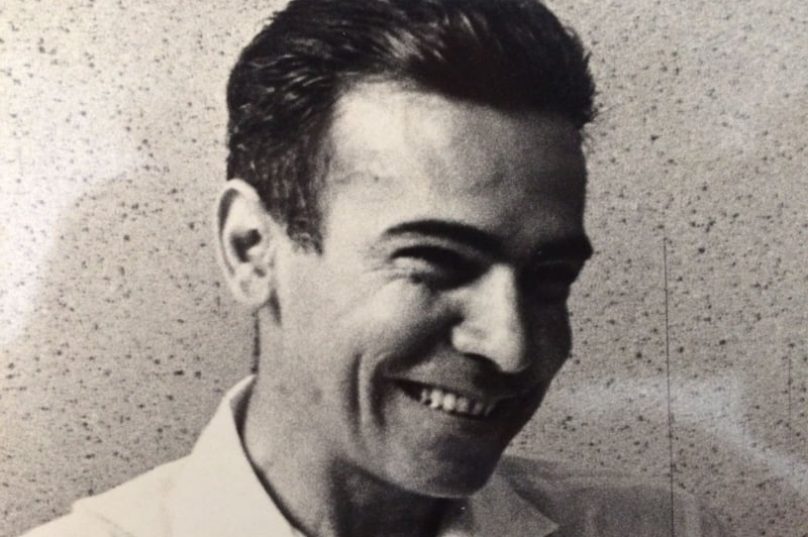 Homem de sorriso largo que carrega  generosidade para dentro do consultório médico. Foto: arquivo pessoal