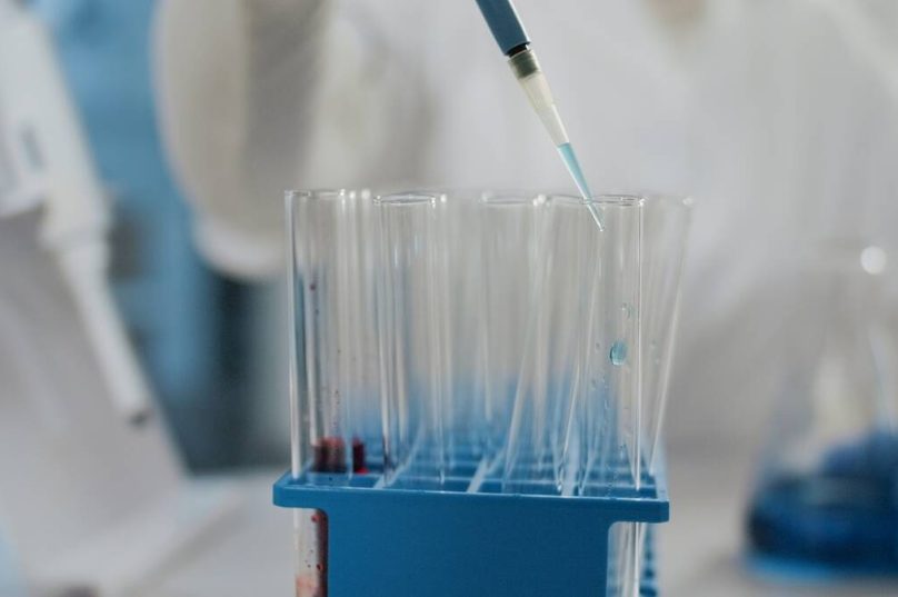 Uso de escovas técnicas em laboratórios integra protocolos de higienização