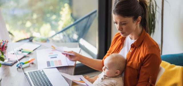 Dois terços das mães abandonam o trabalho por estresse