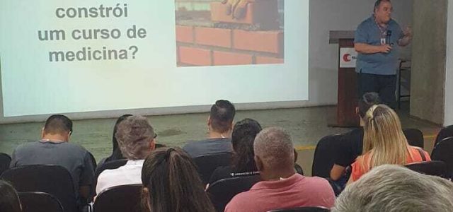 Fórum Internacional discute a formação do futuro profissional de medicina