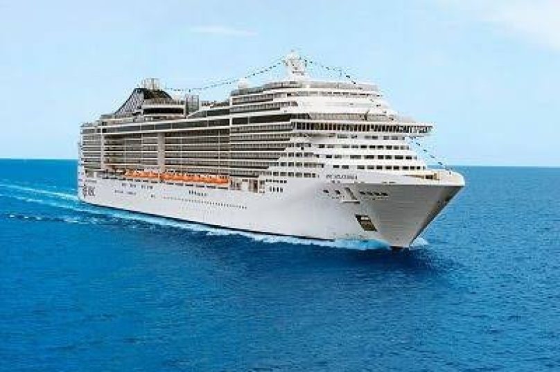 A embarcação levava cerca de 4 mil pessoas a bordo.  Foto reprodução