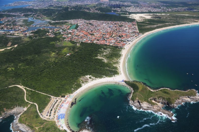 Praia do Peró, local que será arena da competição.  Imagem: Ernesto Galiotto | Reprodução