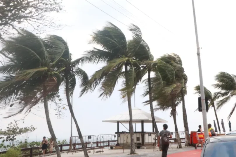 Ventos fortes atingem Búzios e cidades da Costa do Sol nesta sexta-feira (07)