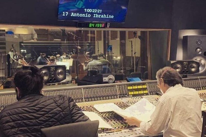 Compositor brasileiro usa orquestra virtual em seus projetos