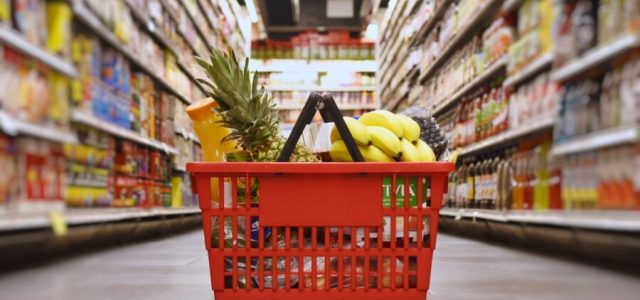 Mais brasileiros estão parcelando compras de supermercado