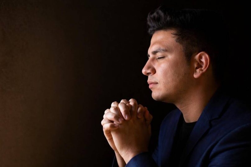 Fé e ciência: oração pode contribuir com o bem-estar