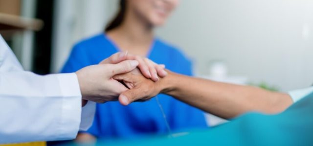 Setembro Amarelo e o desafio de cuidar de quem cuida