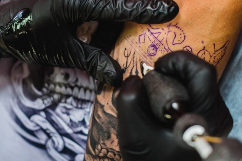 Tatuagens para além da moda podem formar identidades