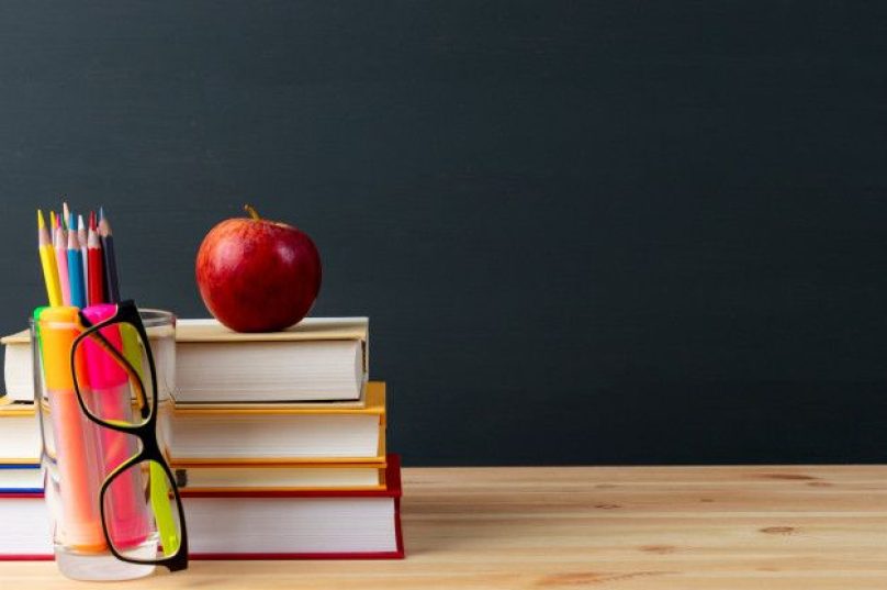 O Dia do Professor é comemorado nesta sexta-feira (15). Imagem: Reprodução
