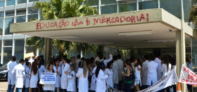 Procuram-se profissionais para residências médicas no Brasil