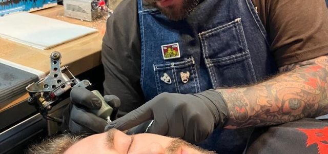 Redes sociais impulsionam “boom” de tatuagens no rosto