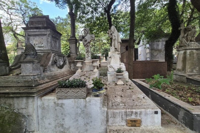 Cemitérios de SP preservam histórias de personalidades negras
