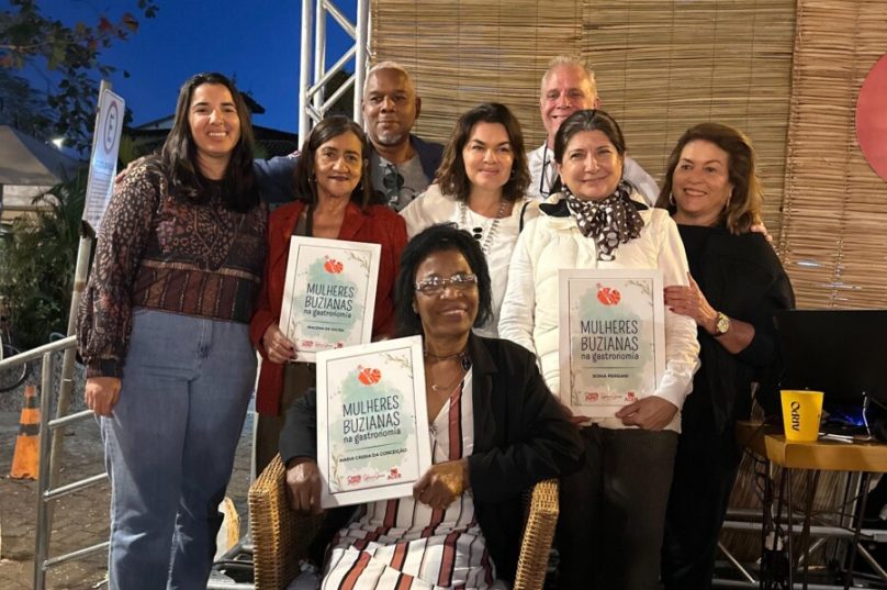 Homenageadas e convidados (Crédito: Pedro Bessa)