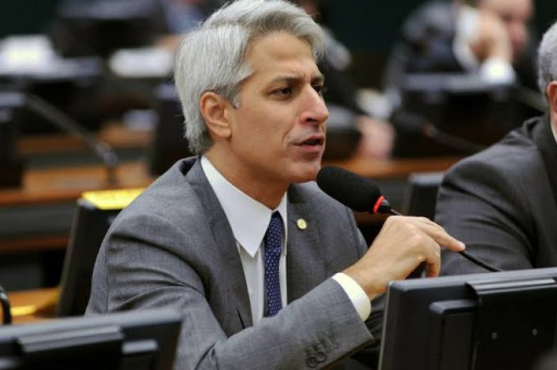 Molon, líder da oposição na Câmara