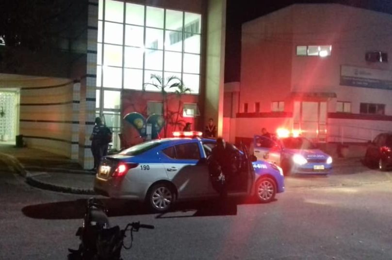Policiamento é acionado no local. Foto: Internauta