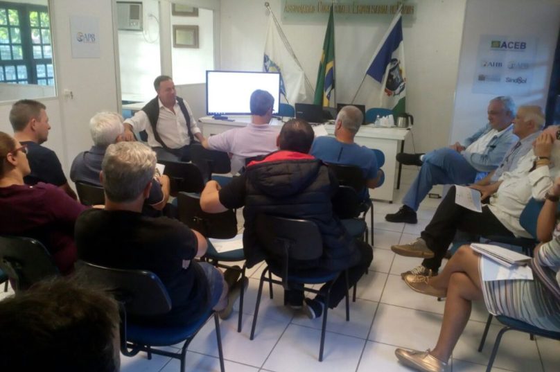 oje, quarta-feira ( 25 ), o PACTO reuniu na sede da ACEB empresários do centro, Turíbio de Faria e Rua das Pedras, para discutir a ampliação do monitoramento de câmera no centro.