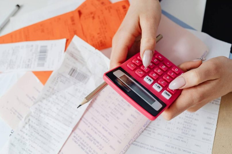 Segundo Sebrae, 61% dos pequenos negócios misturam contas