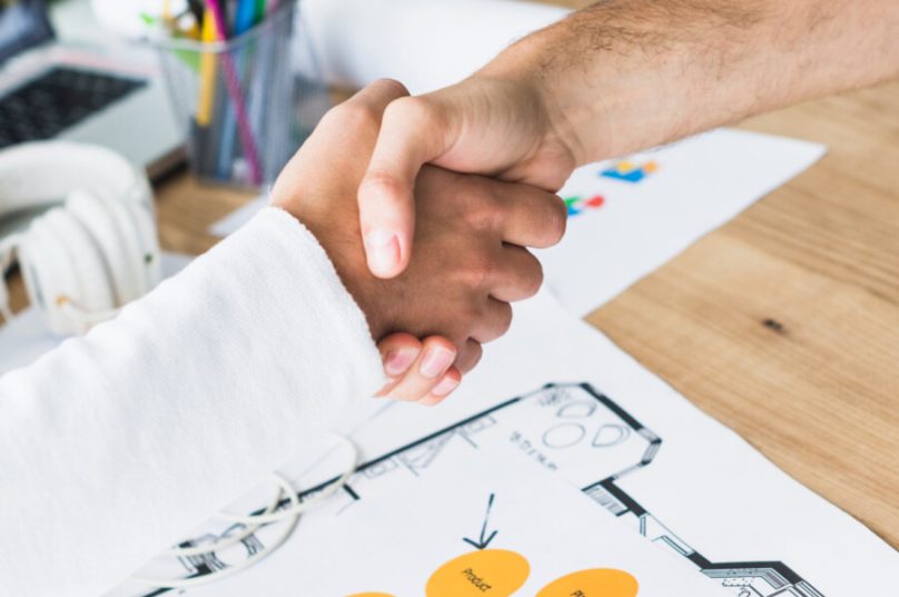 Empresas firmam parceria para vender itens personalizáveis