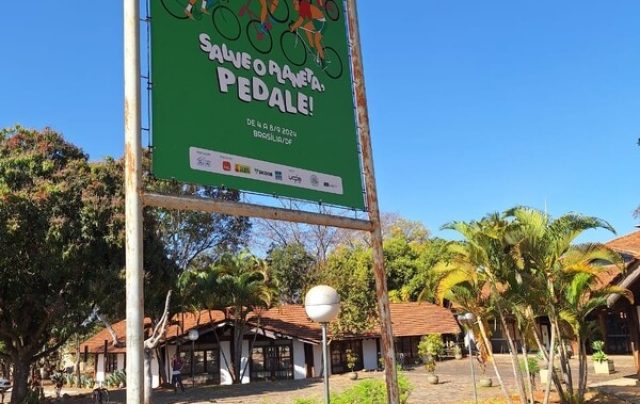 Evento faz bicicletas dominarem a paisagem em Brasília