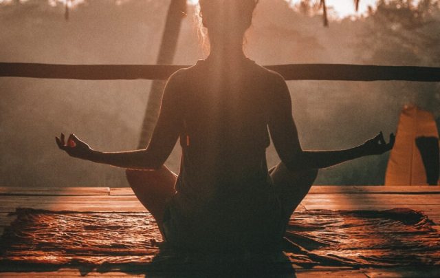 Autora lança livro sobre os benefícios mentais da Yoga
