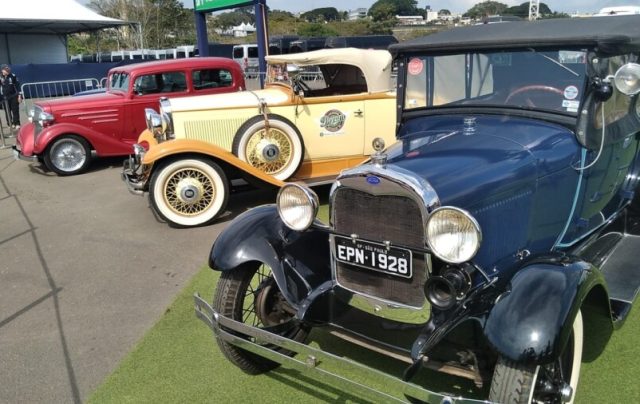 Exposição de carros antigos em São Paulo encanta fãs de automobilismo'