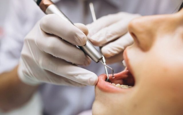 Em BH, escola para dentistas acompanha tendência de mercado