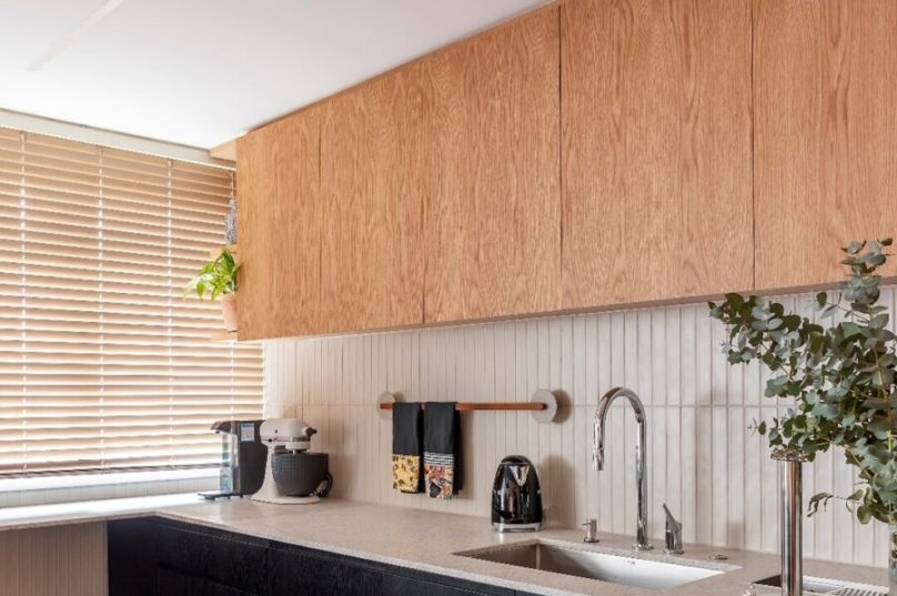 Projeto Aroeira traz apartamento pensado para receber bem