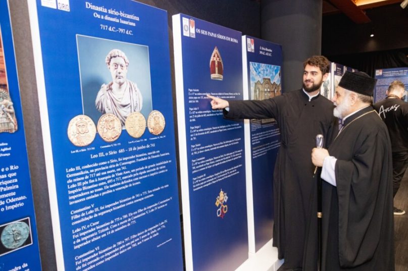 Esporte Clube Sírio promove exposição de arte com peças sírias