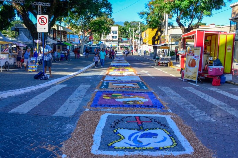 Imagem do tapete de sal em Maricá. | Reprodução