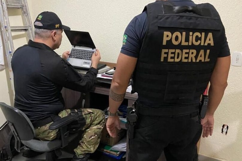 Também foram apreendidos computadores, aparelhos celulares e diversas mídias. Foto divulgação