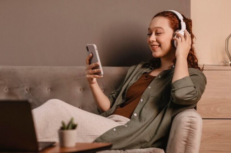 Streaming lidera consumo de música no Brasil e no mundo