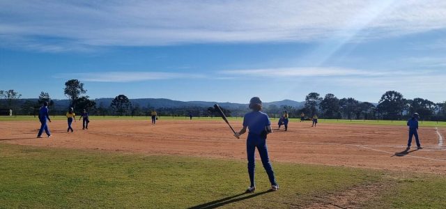 Seleção U-12 feminina de beisebol embarca para Mundial no Japão