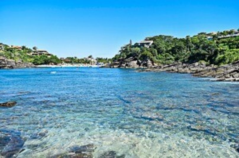 Praia da Ferradurinha vista da Praia dos Amores. | Foto: Matheus Coutinho