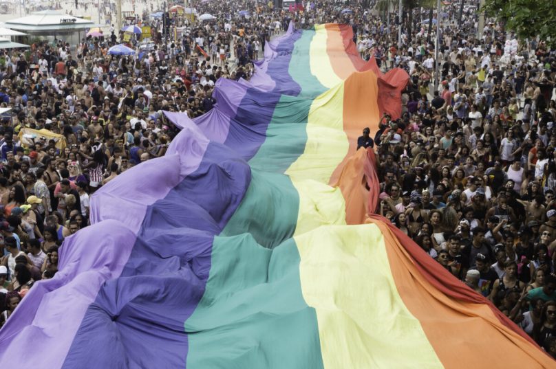 A Parada LGBTI + vai reunir milhares de pessoas em Copacabana. Foto Gataria Photography