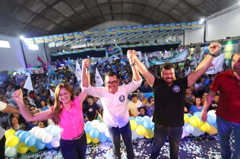 À esquerda, Eliara Fialho, maurício Bm, Welberth Rezende e empresáris. (Foto Jorge Ronald)