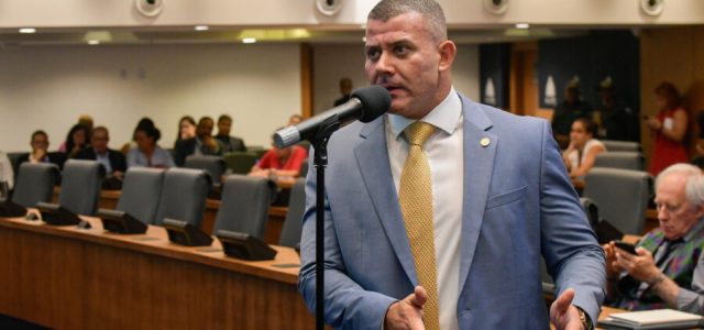 Alerj aprova projeto que proíbe condenados por violência contra idosos de ocupar cargos públicos e firmar contratos com o estado / foto divulgação