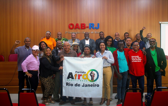 Representantes do núcleo carioca do Afrobasilidade 95