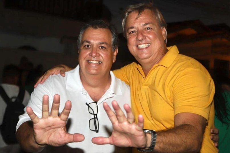 O prefeito Alexandre Martins e o vereador Anderson Chaves. Projeto  propõe o cultivo de Cannabis medicinal em Búzios para fins terapêuticos e científicos