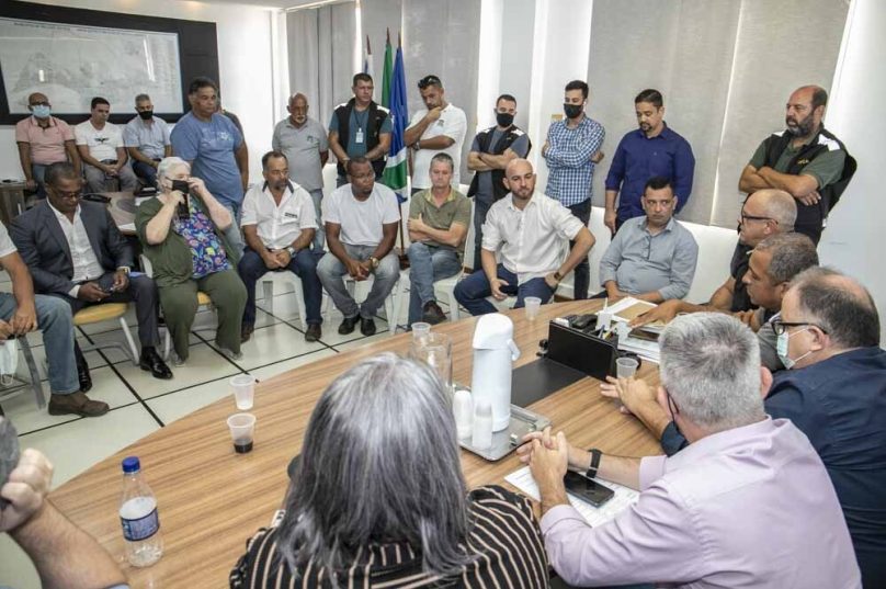 O serviço estava paralisado na cidade desta sexta-feira (8), quando foi feira uma manifestação em frente à Câmara dos Vereadores. Foto Prefeitura de Rio das Ostras