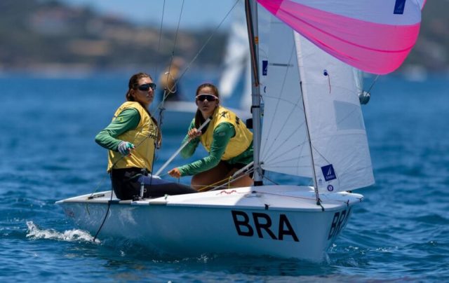 As brasileiras Joana Gonçalves e Gabriela Vassel na classe 420. Foto Heusi Action CBVela