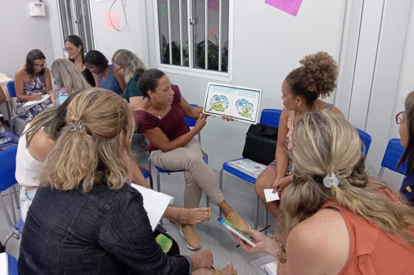 Aulas trabalham livros e atividades de apoio aos os professores_ Foto Divulgacao