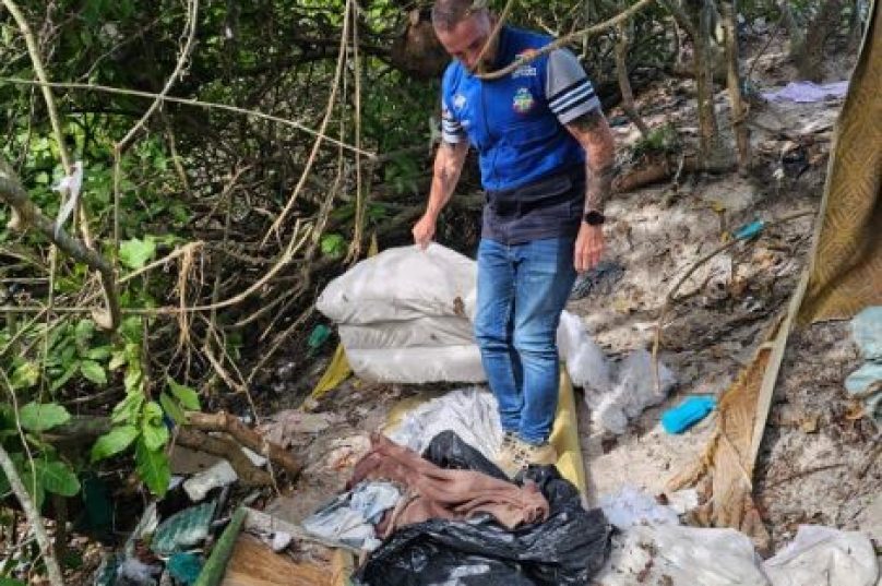 As estruturas foram montadas por pessoas em situação de rua e estavam ocupando de forma irregular uma área de preservação ambiental. (Foto: Divulgação)